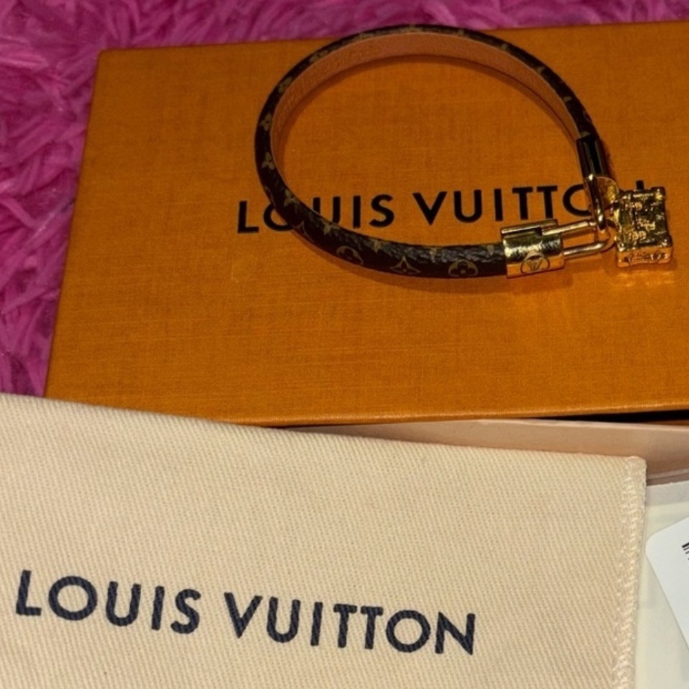 Louis Vuitton Petite Malle Monogram Bracelet - Picture 3 of 6
